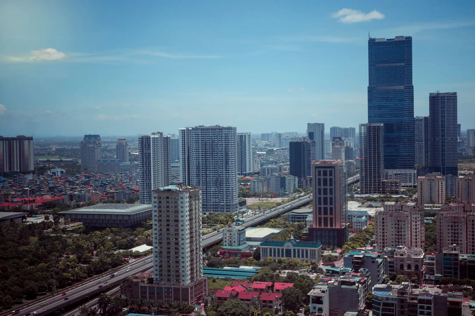 Khu đô thị Hà Nội nhìn từ trên cao với các toà chung cư hiện đại